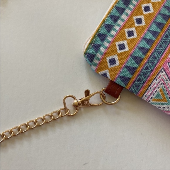 Boho Aztec Print Crossbody/Wristlet - Picture 4 of 12